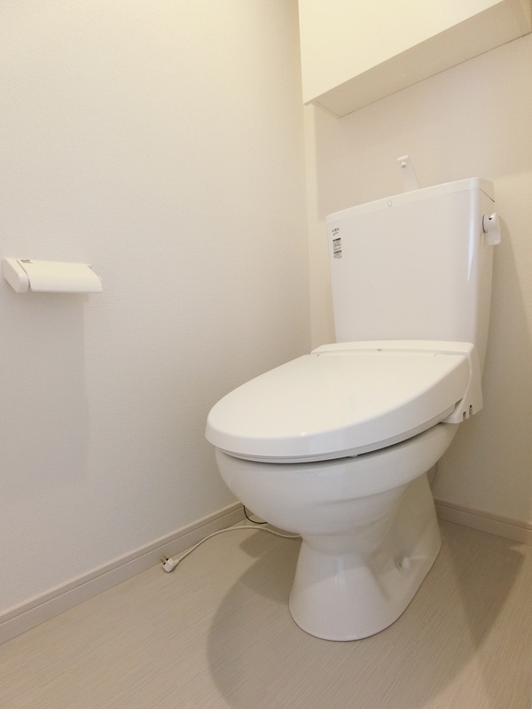 トイレ　落ち着いた色調のトイレです