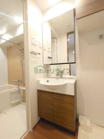 洗面設備　別部屋の参考写真になります。