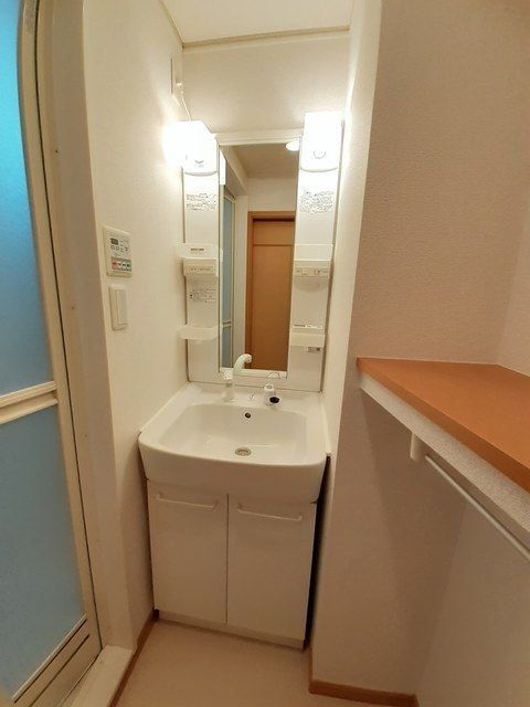 ＪＲ常磐線 松戸駅 徒歩12分 2階建 築18年の内装写真