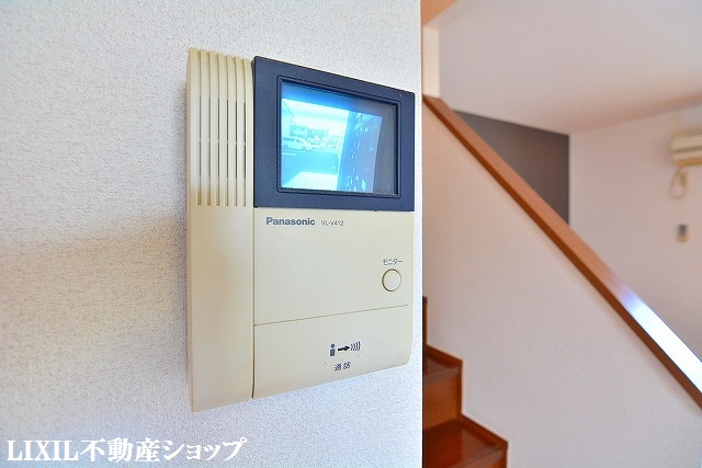 その他設備　来訪者の確認が出来るモニター付インターホンです。
