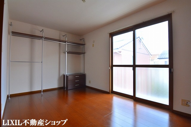 その他　２階南側７．５帖の洋室です。