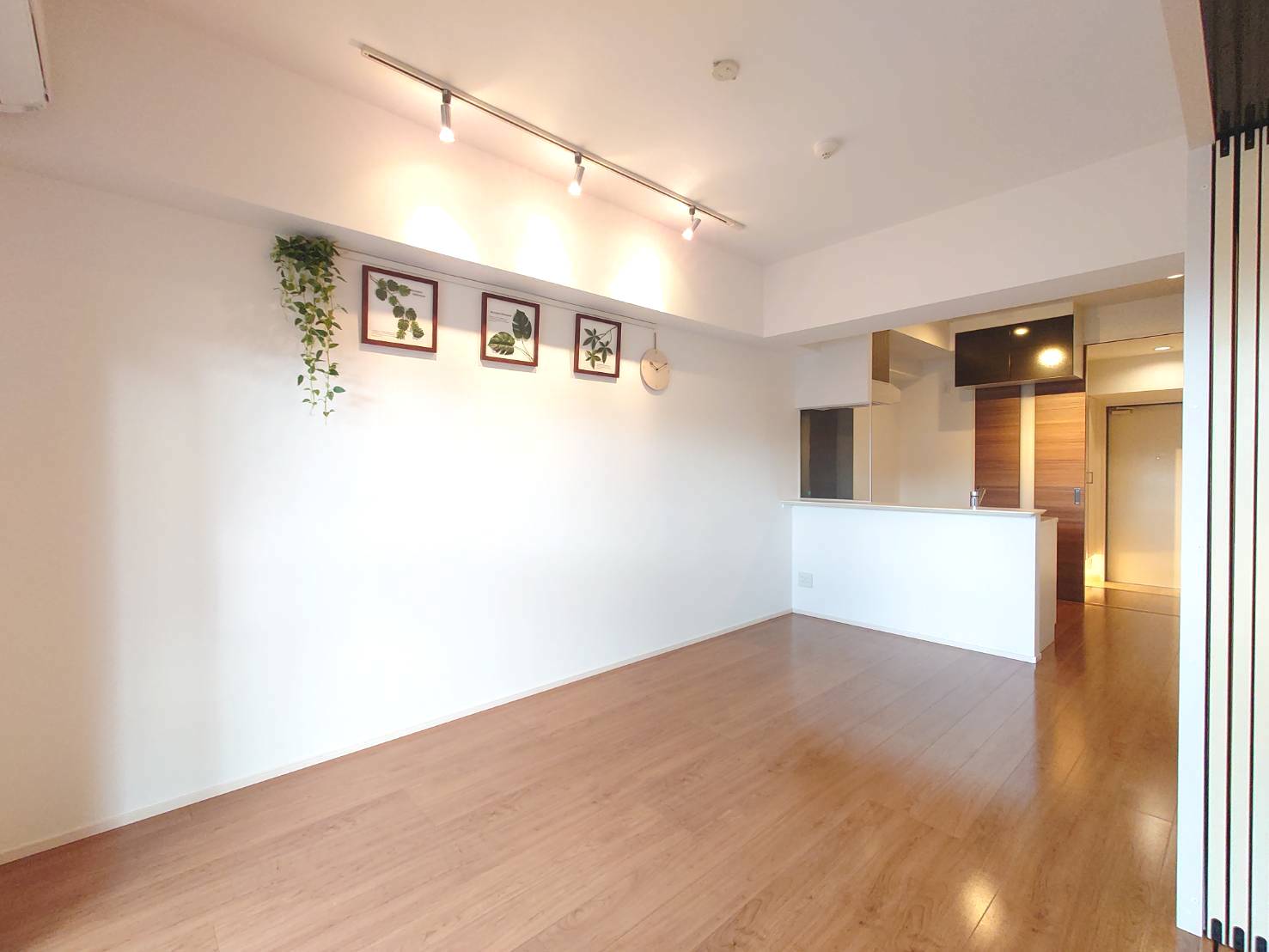 居室・リビング　落ち着いた雰囲気のお部屋