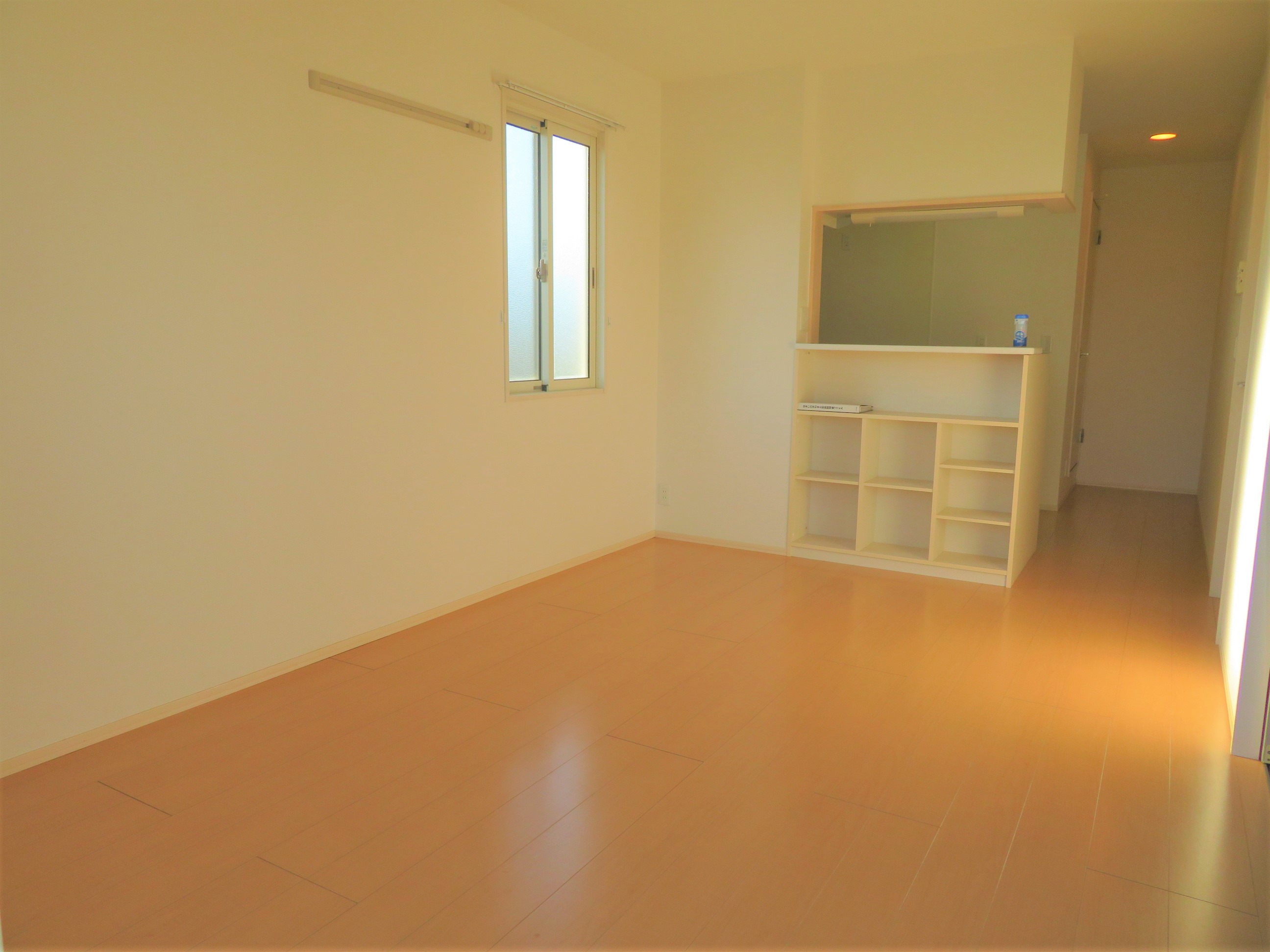 居室・リビング　11帖の南面リビングです！日当たり良好です。