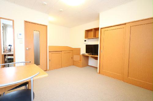 居室・リビング　大型家具家電付きにより初めての一人暮らしの方も安心！