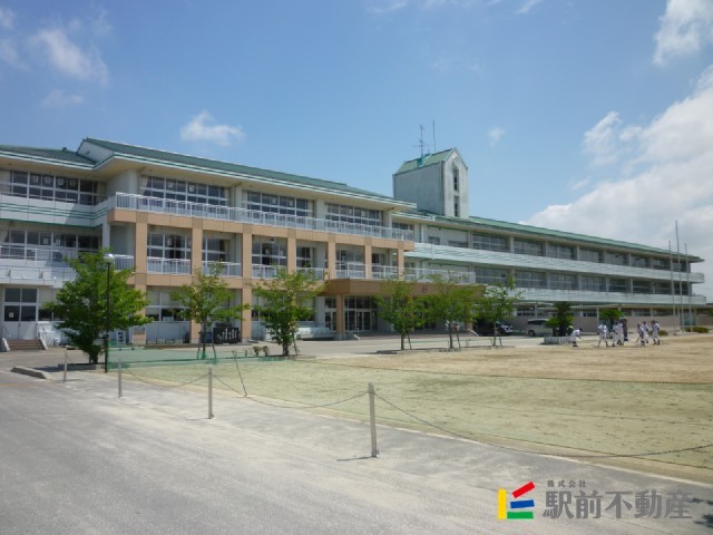 【小城市三日月町織島のアパートの小学校】