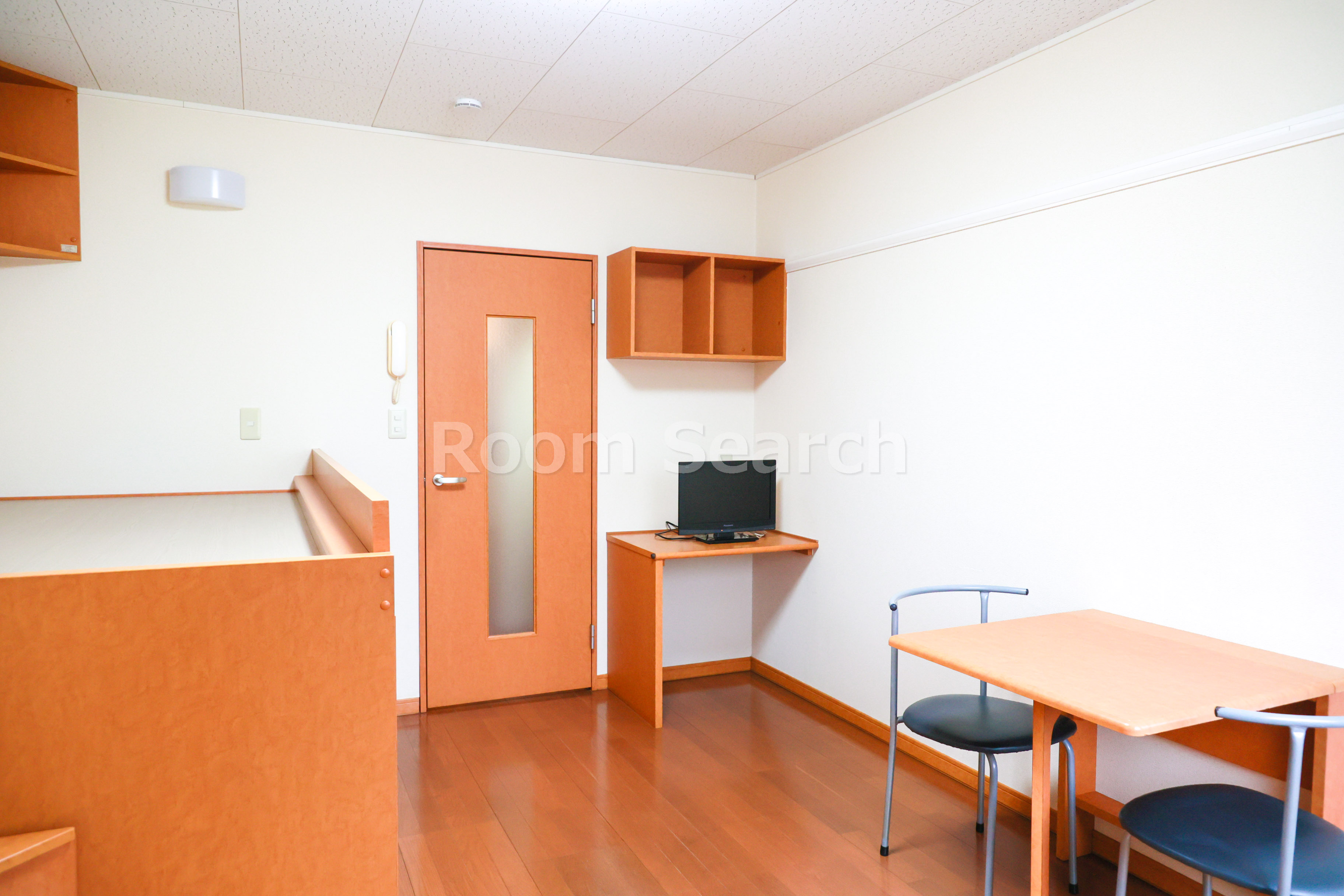 居室・リビング　テレビ、机折り畳み式、ベット下収納