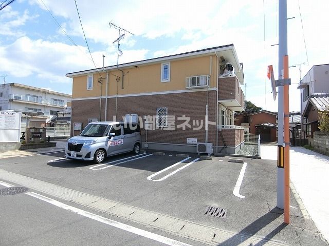 【津市河芸町一色のアパートの駐車場】