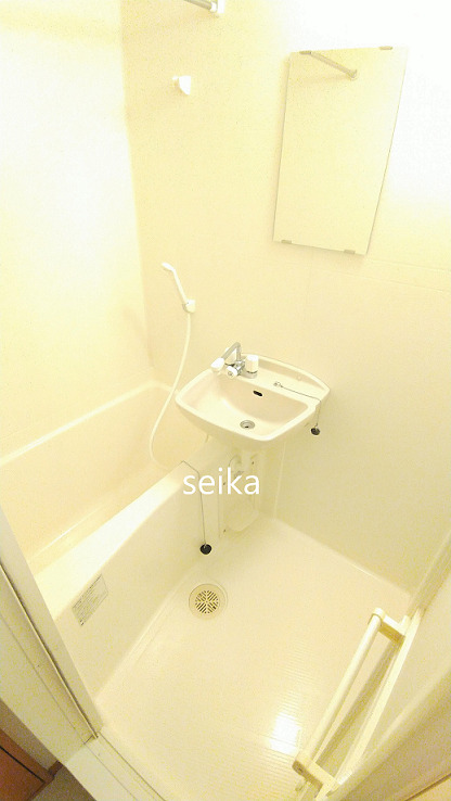 バス・シャワールーム　浴室乾燥機付きです。