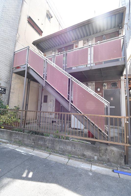 京都市東山区西海子町のマンションの建物外観