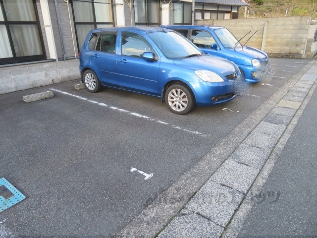 レオパレスよほろの駐車場