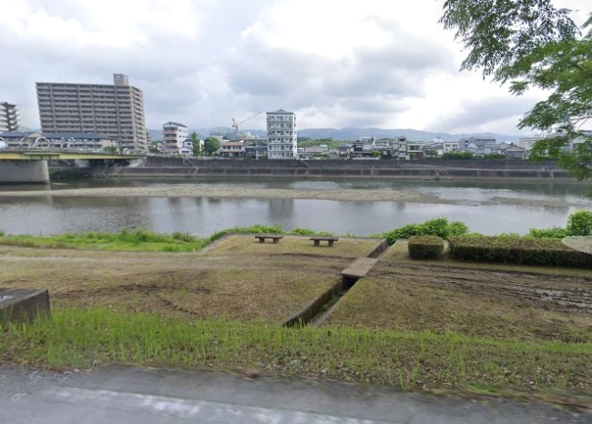 【ハイツリバーサイドの公園】