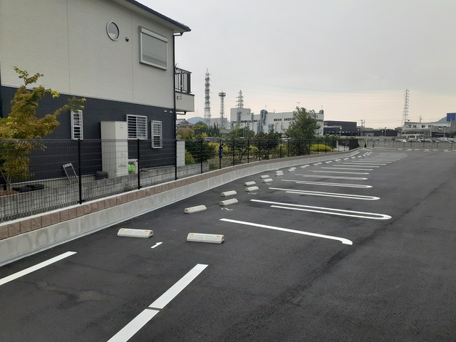 【姫路市花田町加納原田のアパートの駐車場】