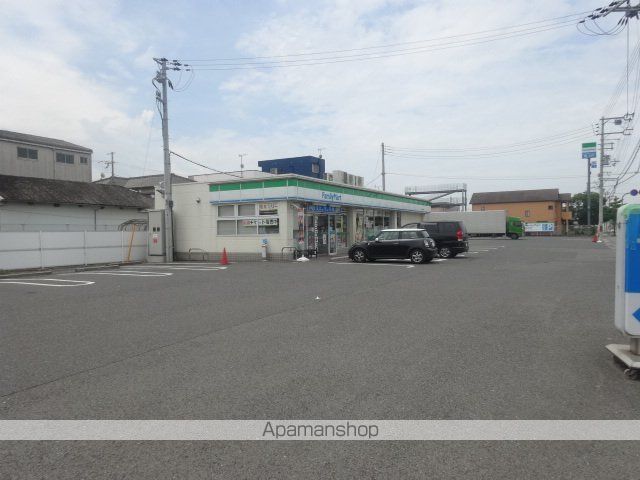 コンビニ　ファミリーマート（コンビニ）まで217m