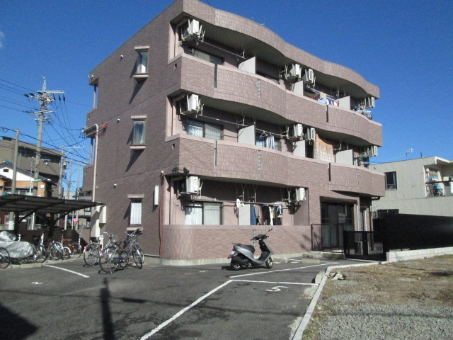 名古屋市千種区松竹町のマンションの建物外観