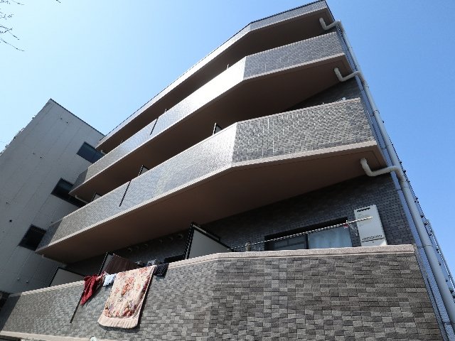 奈良市法華寺町のマンションの建物外観