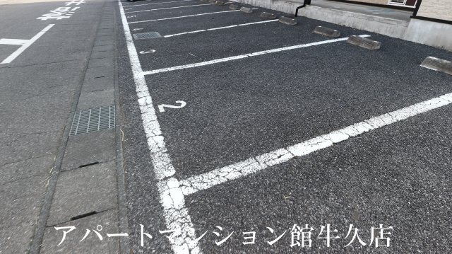 【レオパレスHYTIIの駐車場】