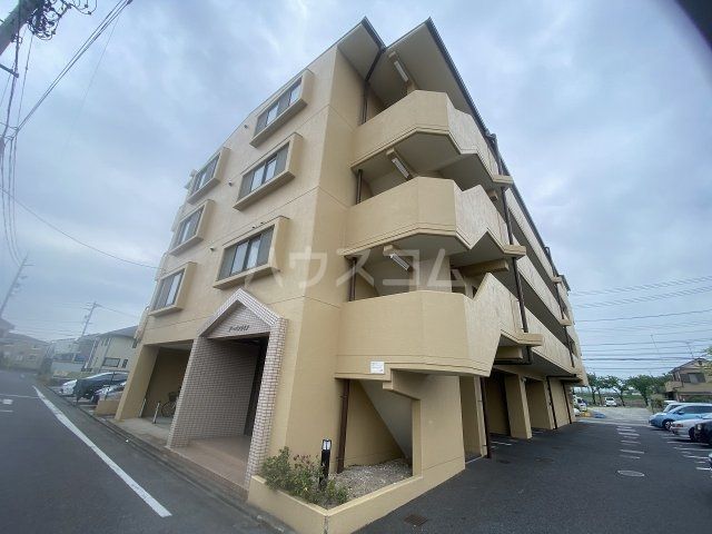 名古屋市中川区万場のマンションの建物外観