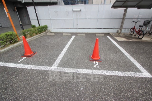 【大阪市北区本庄東のマンションの駐車場】