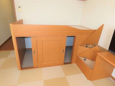 収納　ベッド下、階段下は大容量収納！