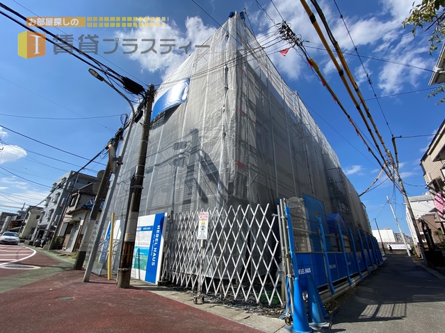 市川市関ケ島のマンションの建物外観