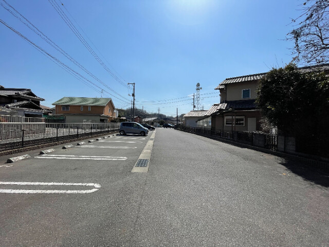 【倉敷市西阿知町新田のアパートの駐車場】