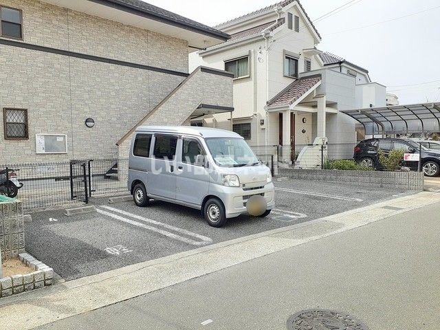 【エテルノ昆陽IIIの駐車場】