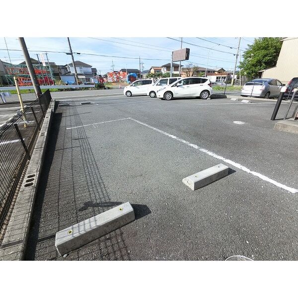 【桑名市長島町押付のアパートの駐車場】