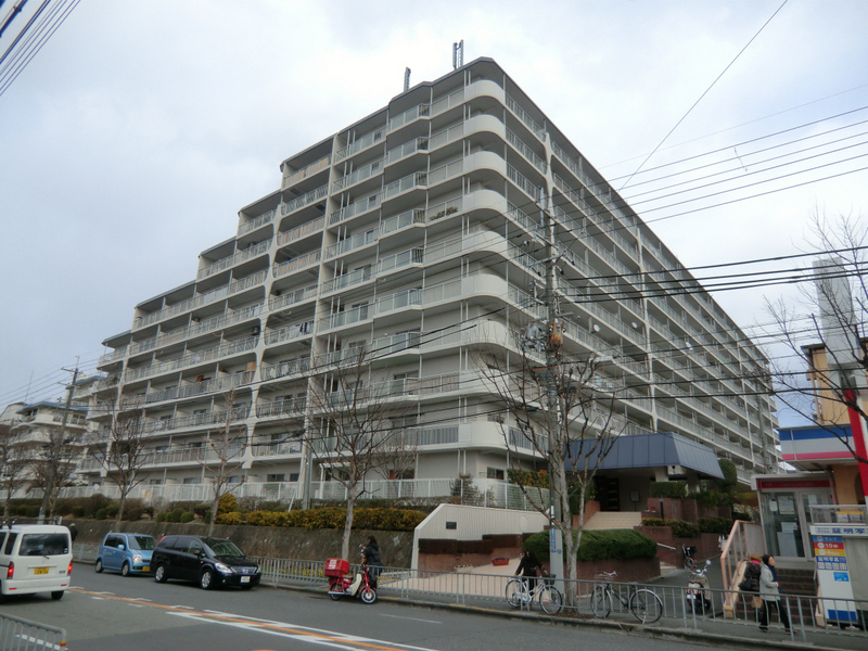 豊中市西緑丘のマンションの建物外観