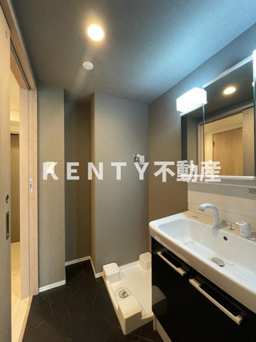 洗面設備　明るい洗面所です