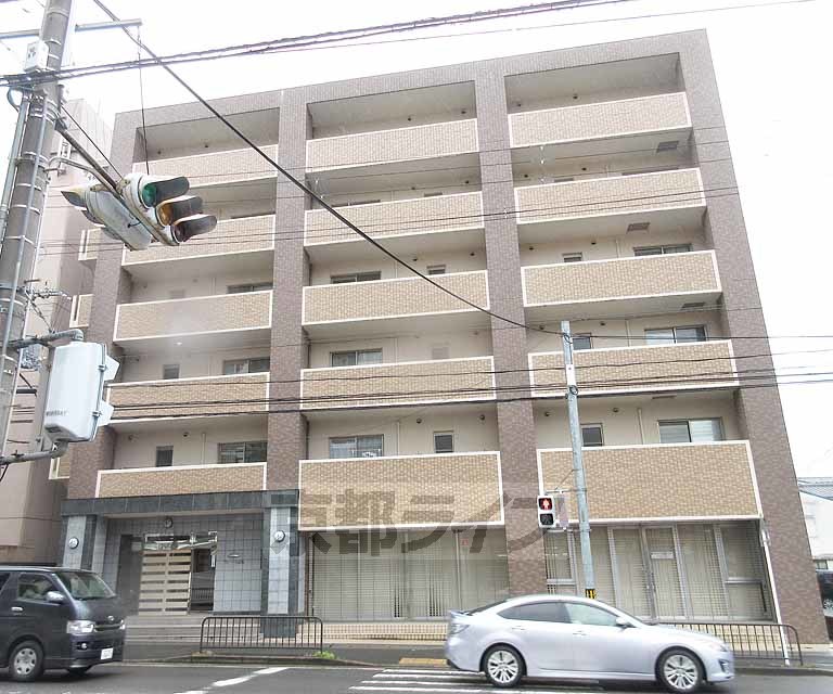 京都市山科区四ノ宮神田町のマンションの建物外観