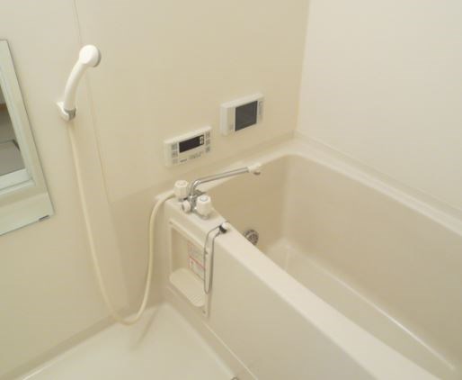 バス・シャワールーム　ゆっくり座れるサイズの浴槽