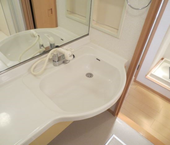 洗面設備　広い洗面台