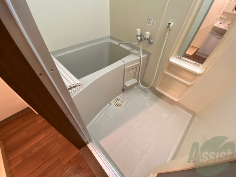 バス・シャワールーム　お風呂になります。一日の疲れを癒してくださいね。