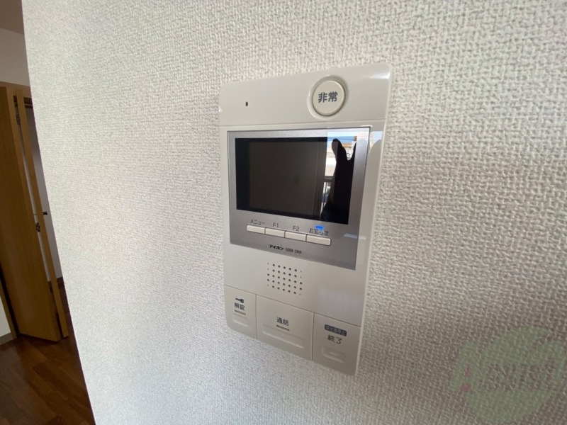 セキュリティ　ＴＶモニター付インターホンです。来客者の顔が見えるので安心！