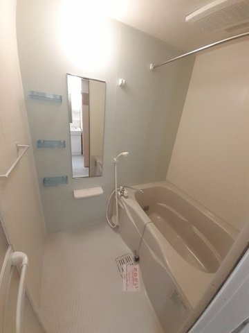 バス・シャワールーム　浴室乾燥機付きのお風呂です♪