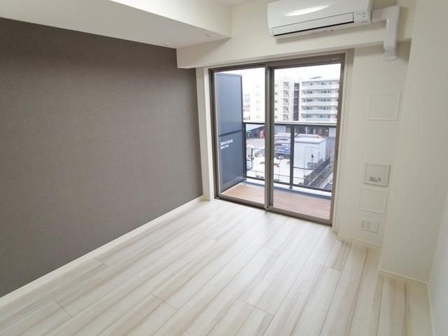 居室・リビング　☆西向き☆日当たり良好☆洋室6.2帖☆