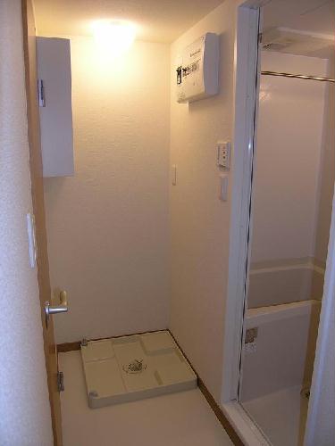洗面設備　こちらは洗濯機置き場です。