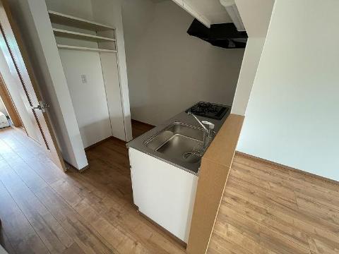 居室・リビング　室内