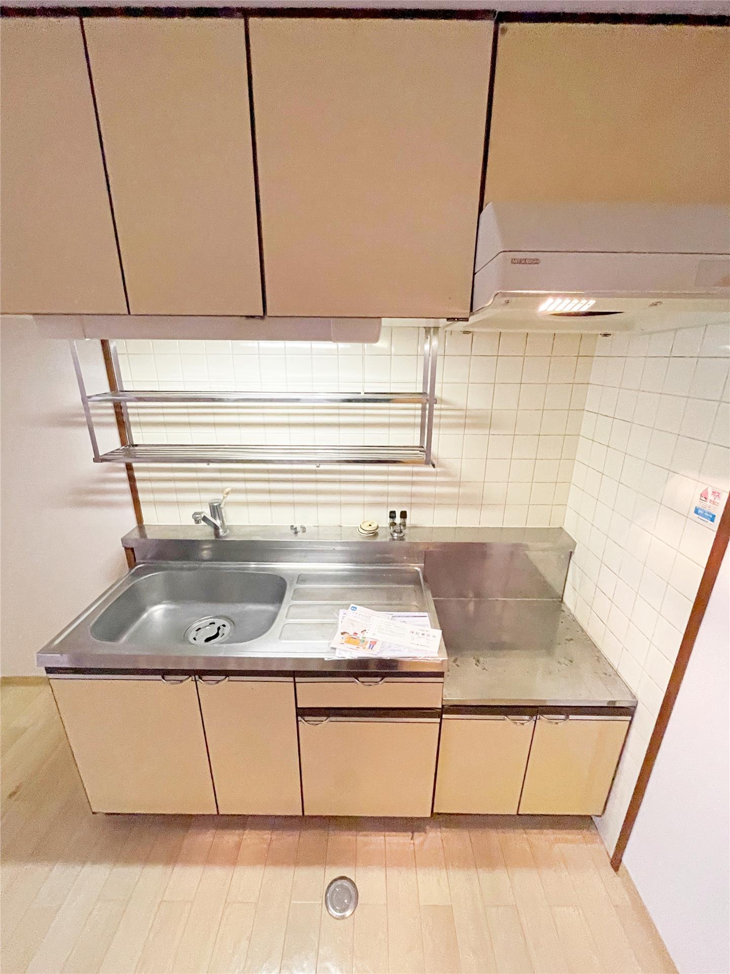 キッチン　※モデルルーム写真の為、入居時家具・備品等はついてきません※