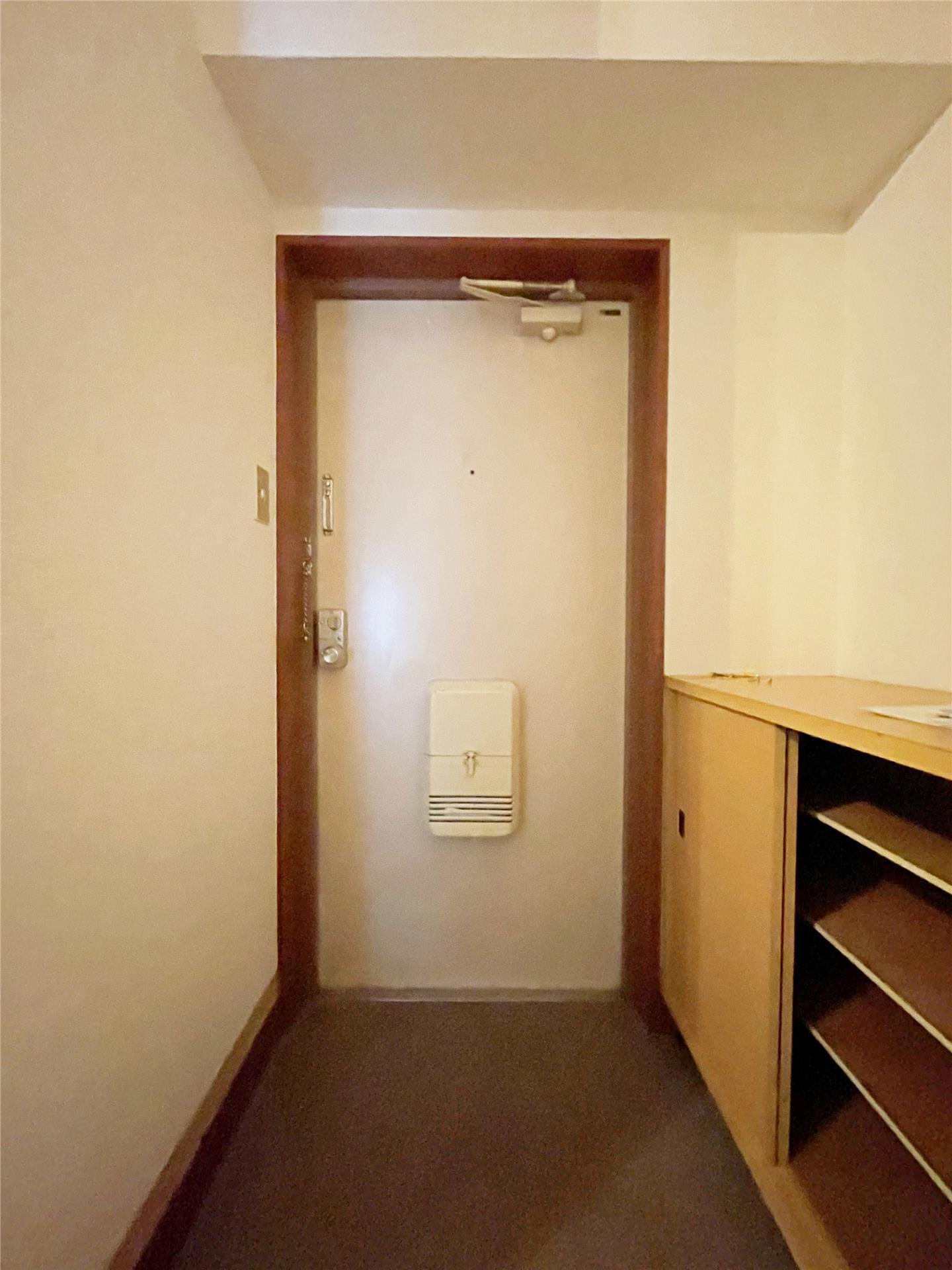 玄関　※モデルルーム写真の為、入居時家具・備品等はついてきません※