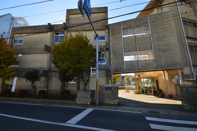小学校　千葉市立登戸小学校（小学校）まで590m