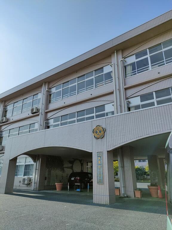 小学校　五泉市立五泉南小学校（小学校）まで573m