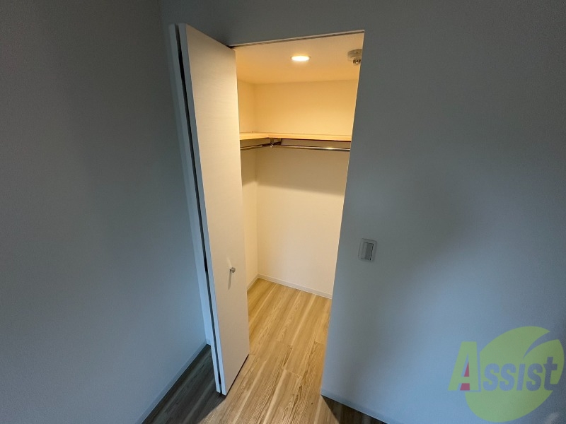 収納　クローゼットは奥行きもあり、荷物が多い方でも安心です。