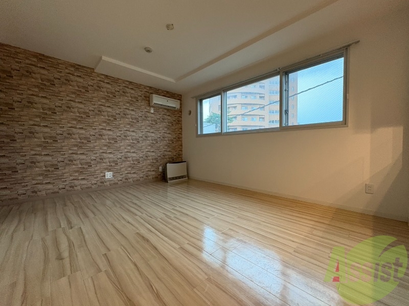 居室・リビング　広くてキレイなお部屋が広がっていて、充実した生活が送れそう。