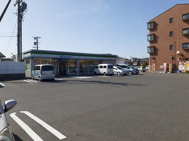 コンビニ　ファミリーマート阿久比植大店（コンビニ）まで875m