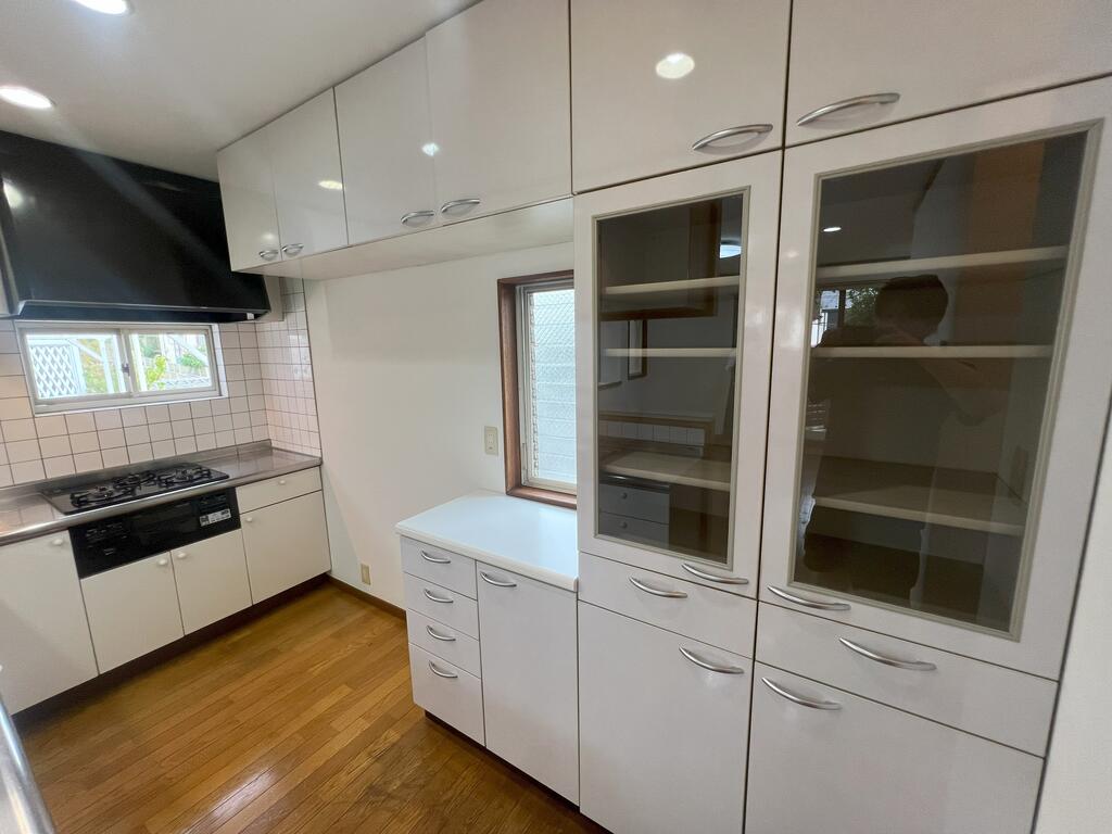 収納　キッチン　造り付けカップボード