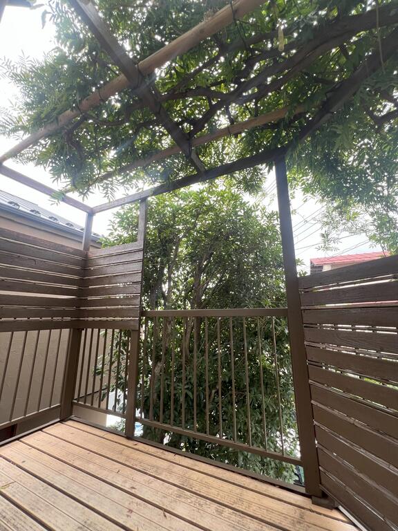 眺望　2階　パーゴラ付きデッキ