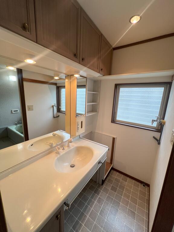 洗面設備　洗面化粧台　洗濯機置場