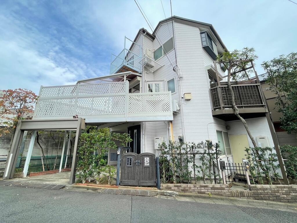 建物外観　木造３階建　瀟洒な一戸建