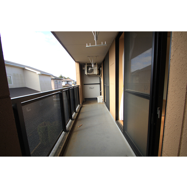 バルコニー　ワイドなバルコニー